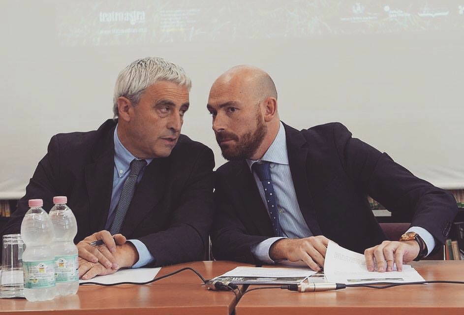 Simone Bruscia col sindaco di Bellaria Enzo Ceccarelli